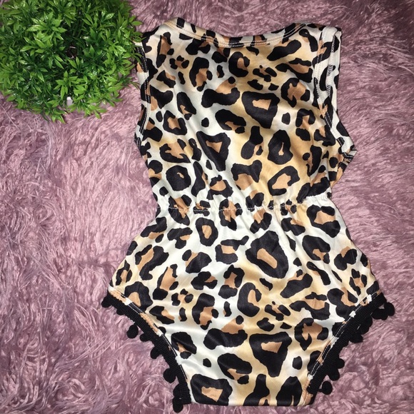 NWOT Adorable Cheetah romper size 12 Months - Picture 3 of 3